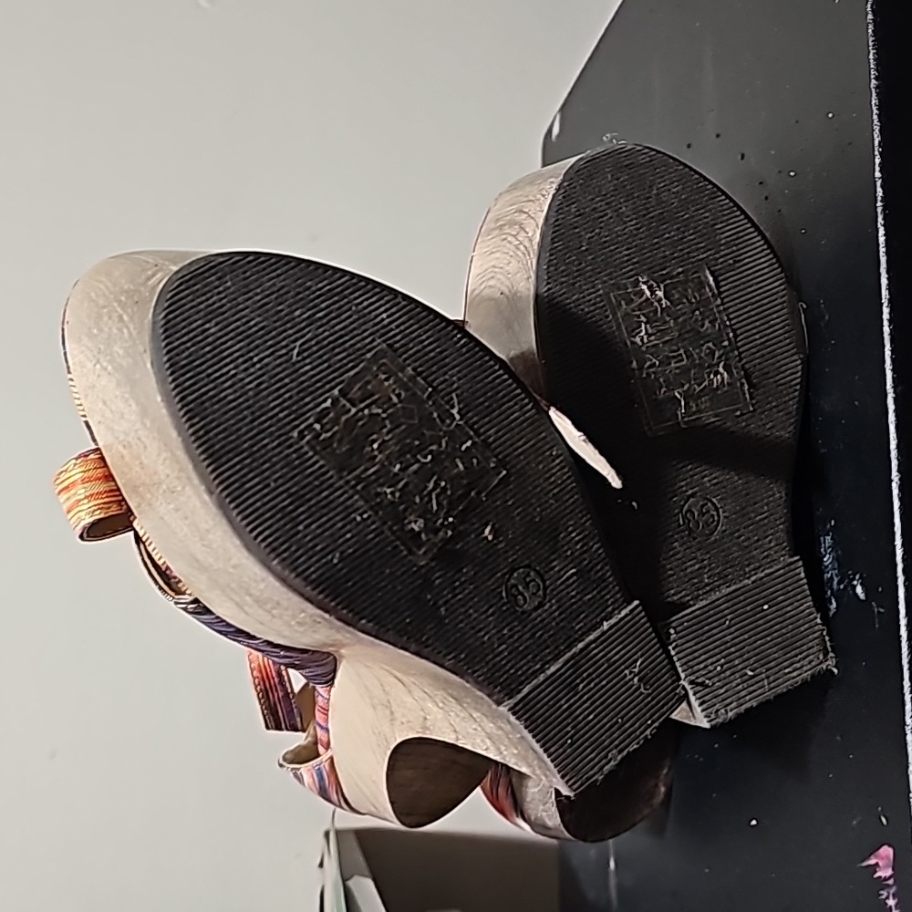 Heels - Picture 4 of 4